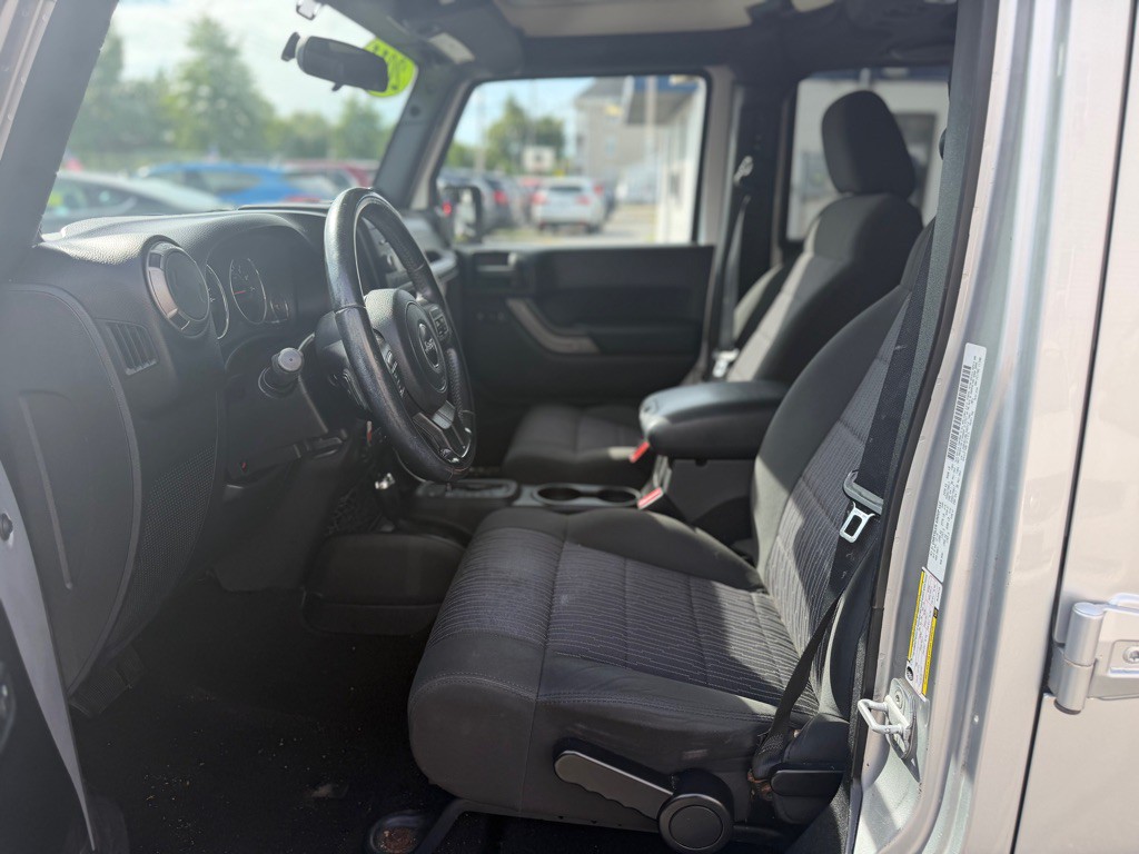 2011 Jeep Wrangler Unlimited Image 9