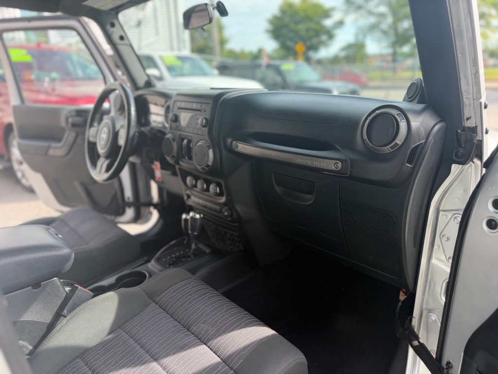 2011 Jeep Wrangler Unlimited Image 12