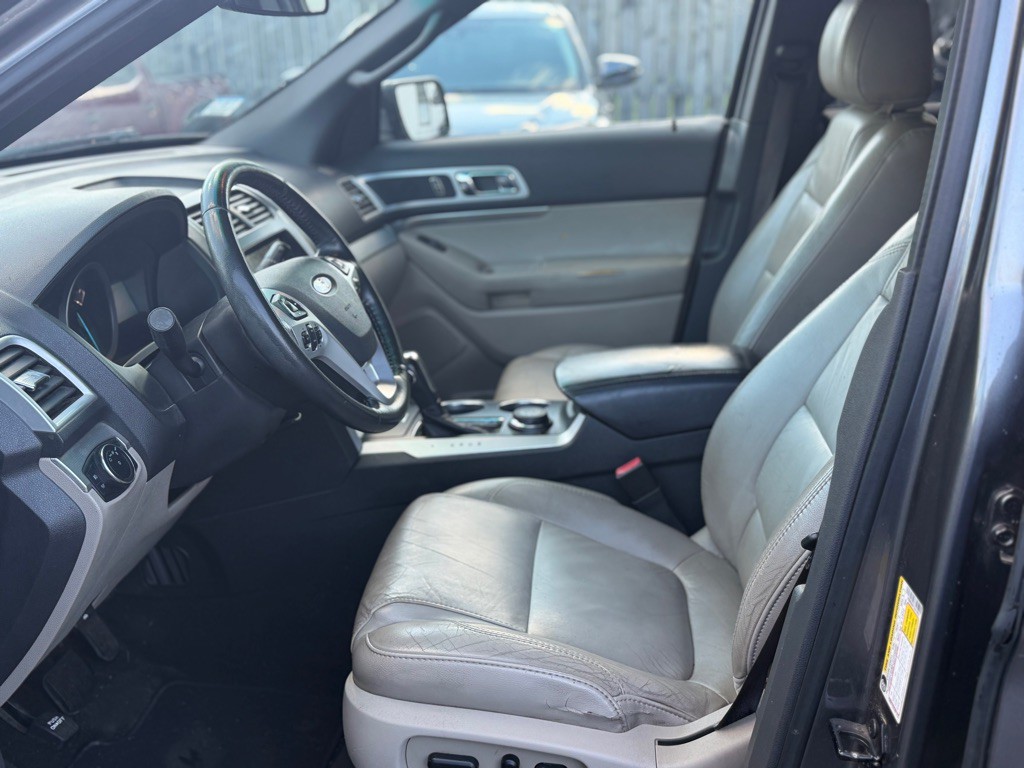 2012 Ford Explorer Image 8