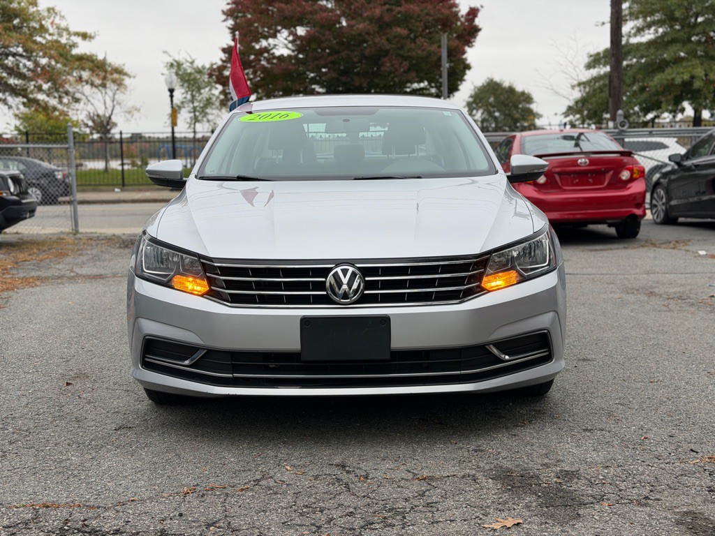2016 Volkswagen Passat Image 2