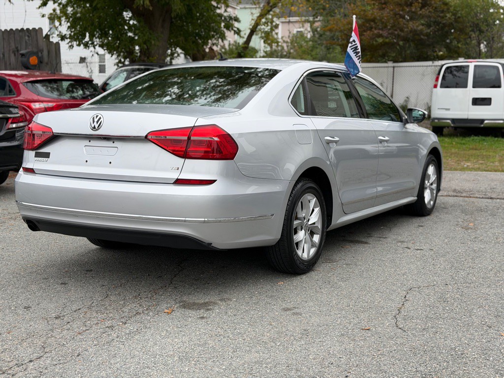 2016 Volkswagen Passat Image 4