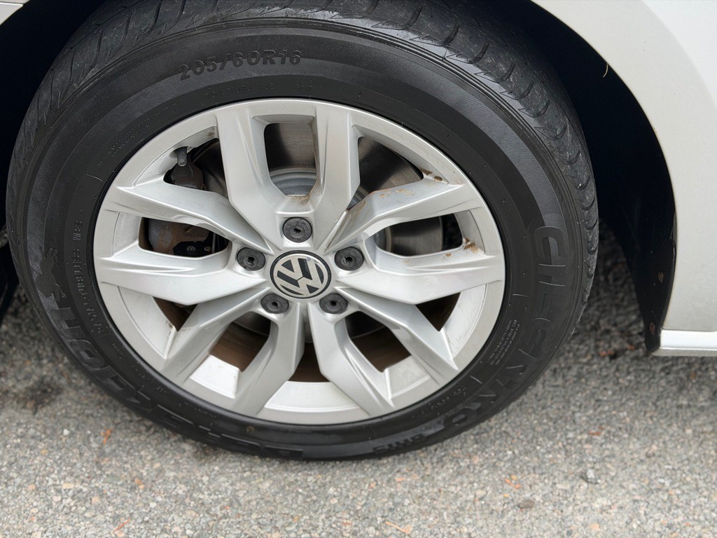 2016 Volkswagen Passat Image 7