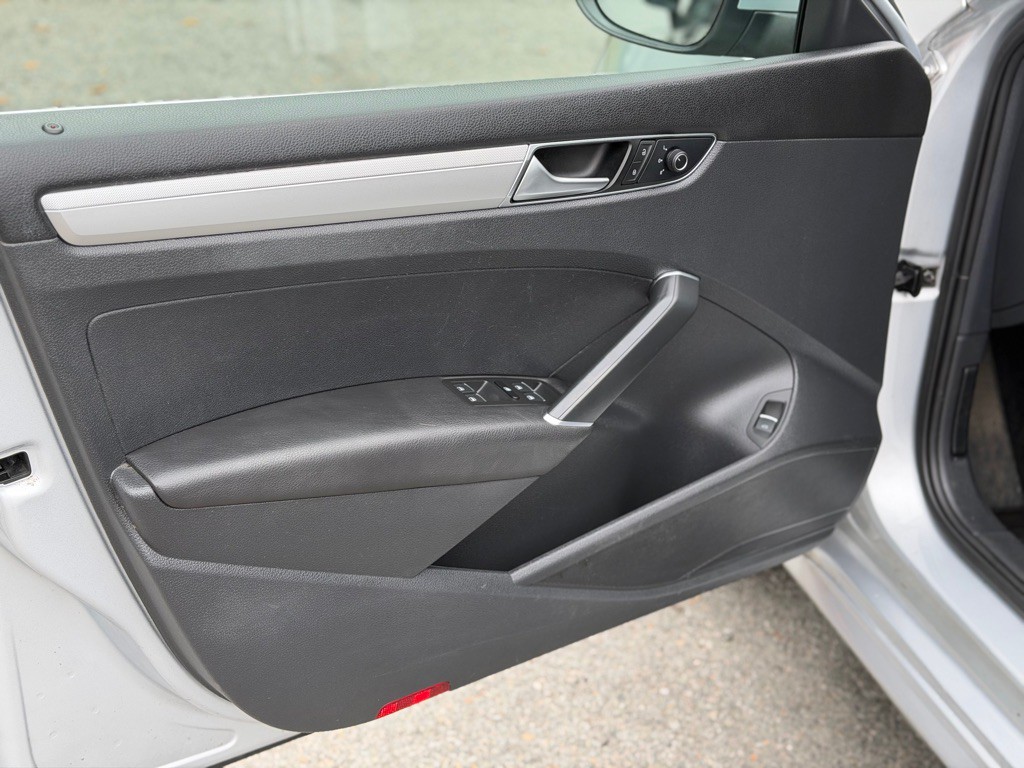 2016 Volkswagen Passat Image 10
