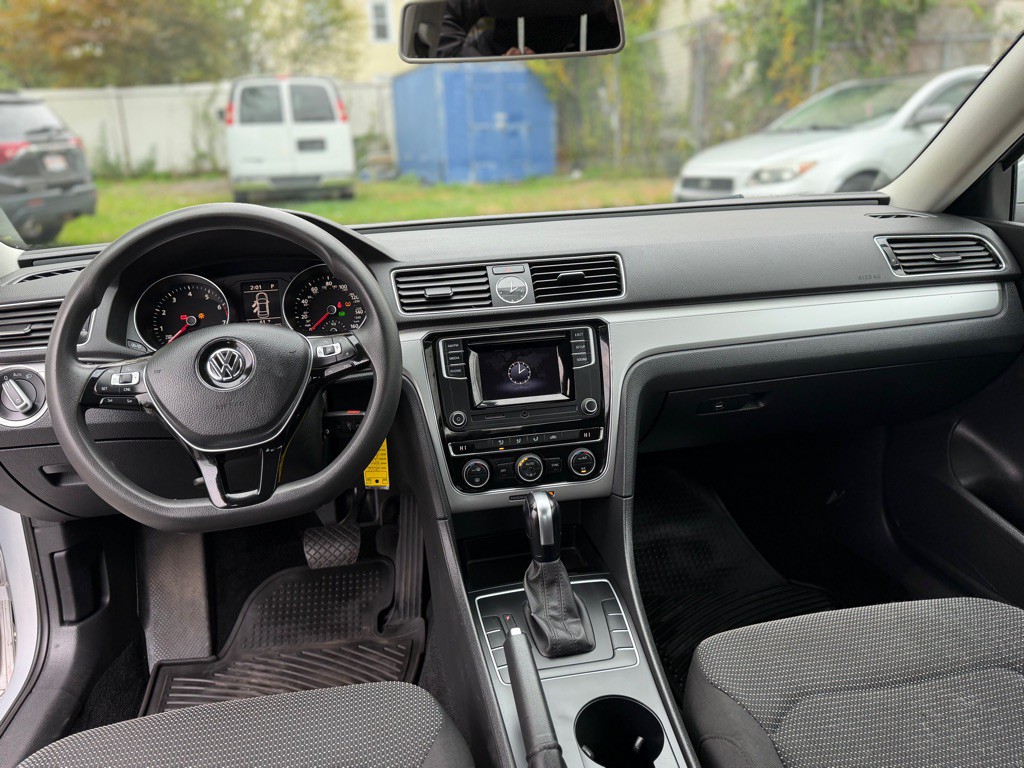 2016 Volkswagen Passat Image 12