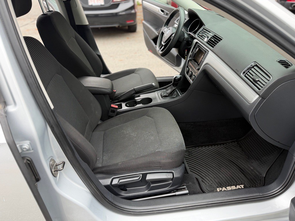 2016 Volkswagen Passat Image 14