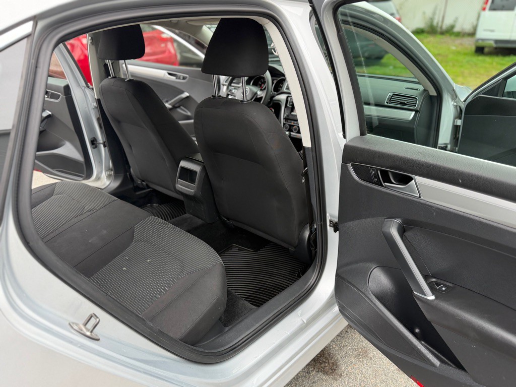 2016 Volkswagen Passat Image 15