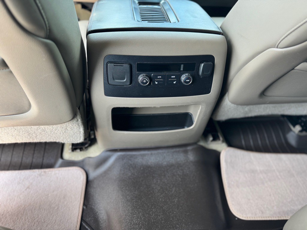 2016 Chevrolet Suburban Image 11