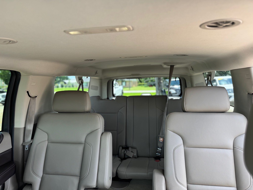 2016 Chevrolet Suburban Image 12