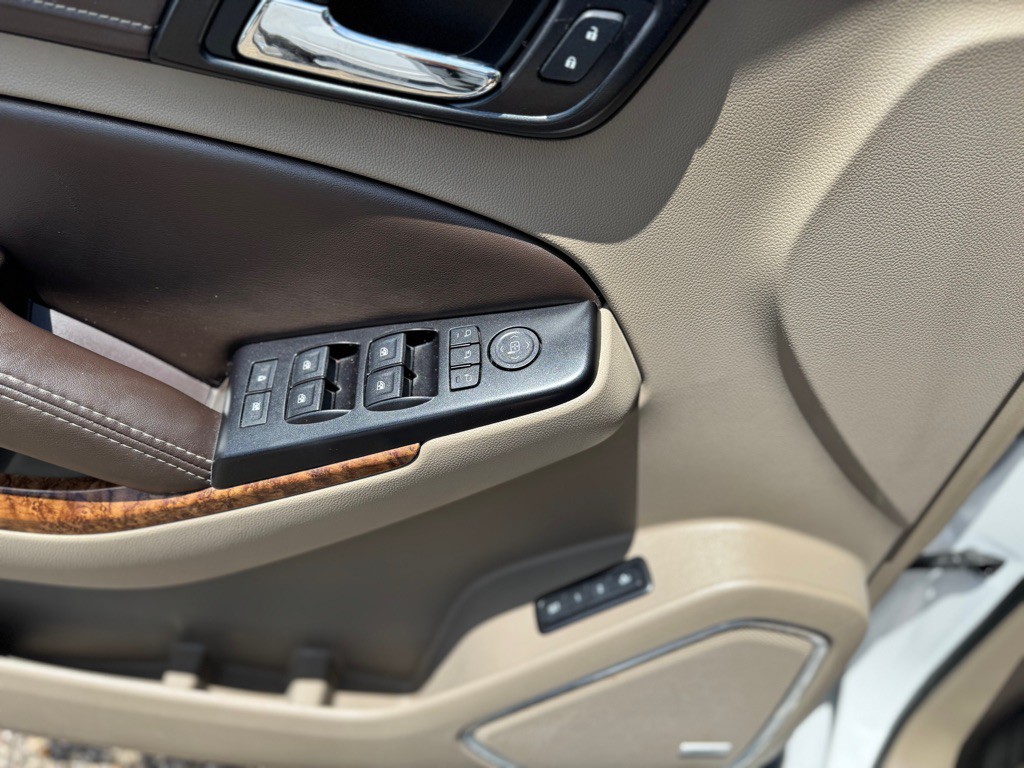 2016 Chevrolet Suburban Image 19
