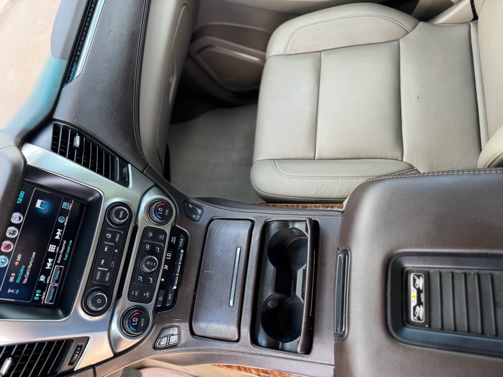 2016 Chevrolet Suburban Image 22