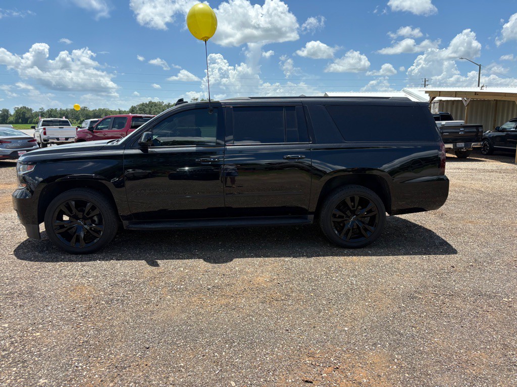 2019 Chevrolet Suburban Image 3