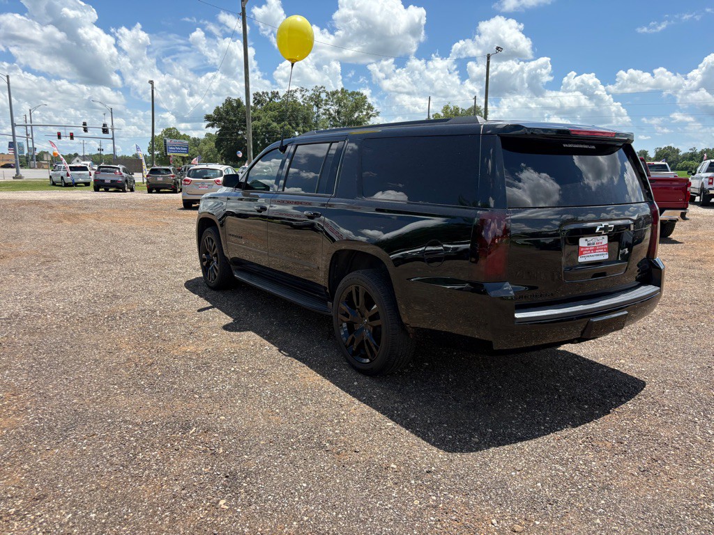 2019 Chevrolet Suburban Image 4
