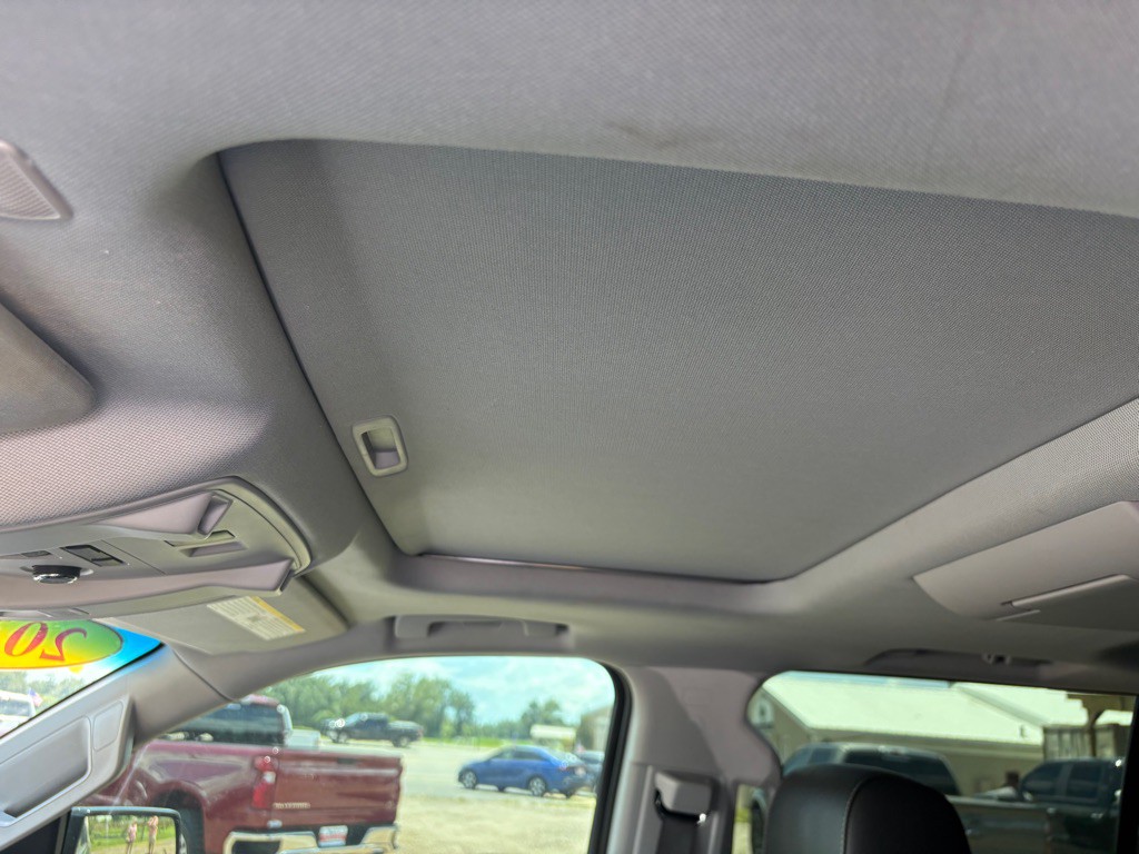 2019 Chevrolet Suburban Image 17