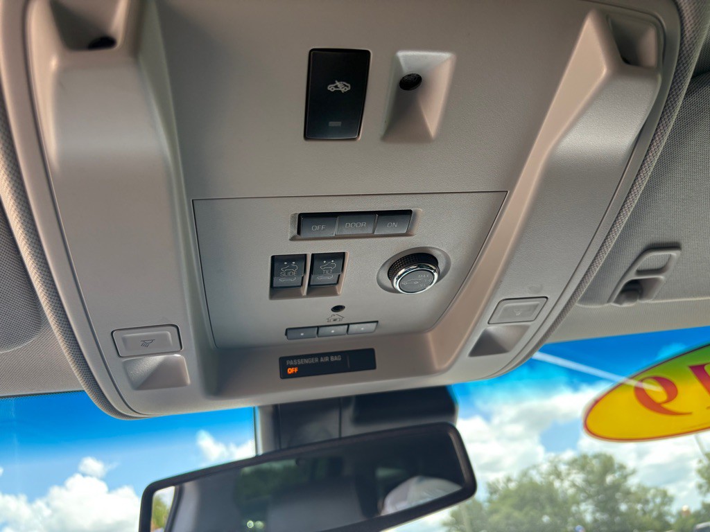 2019 Chevrolet Suburban Image 18