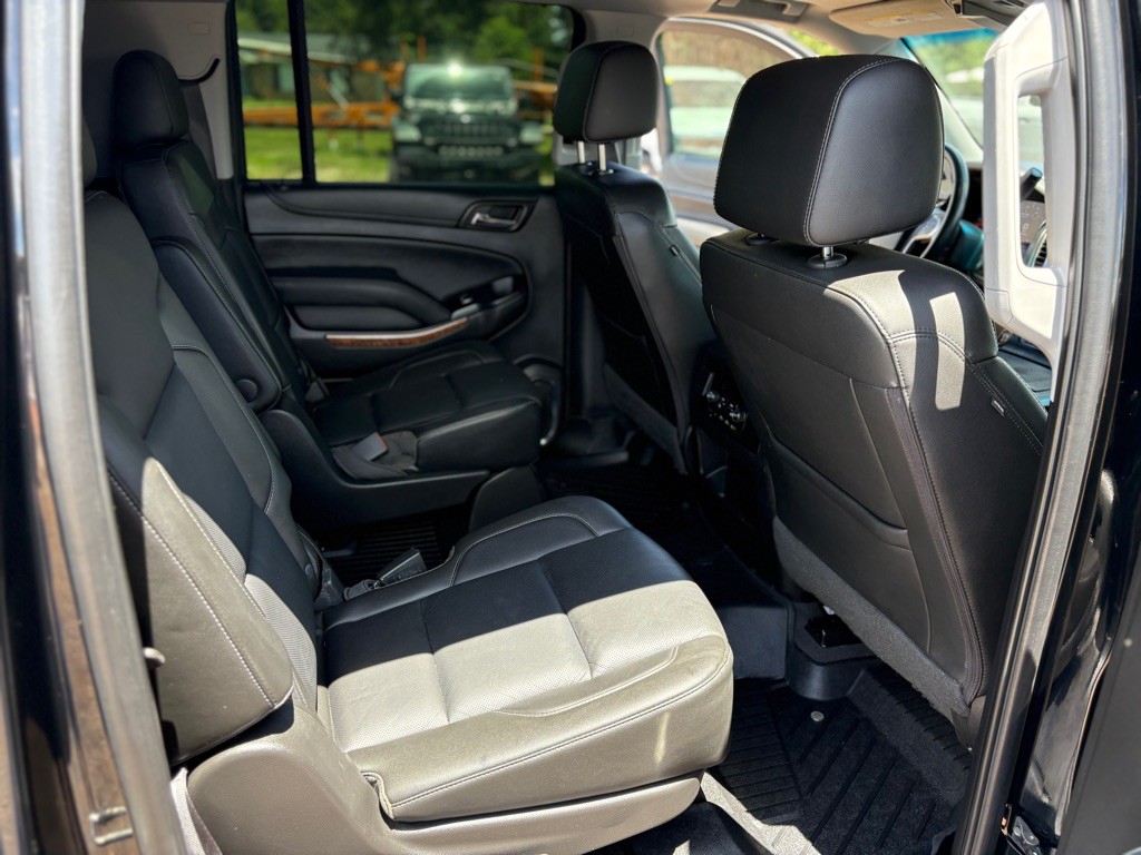 2019 Chevrolet Suburban Image 12
