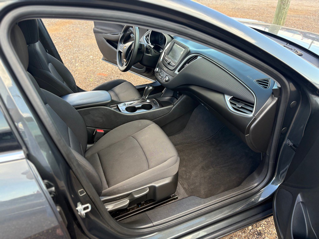 2018 Chevrolet Malibu Image 9