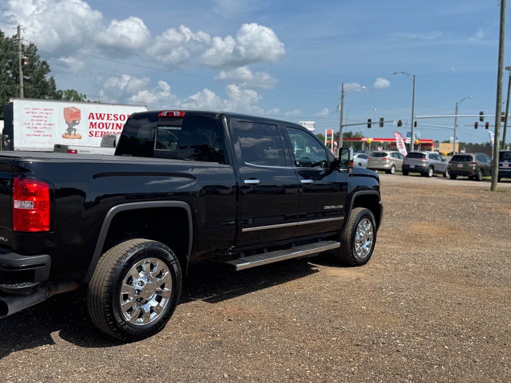 2018 GMC Sierra Image 2