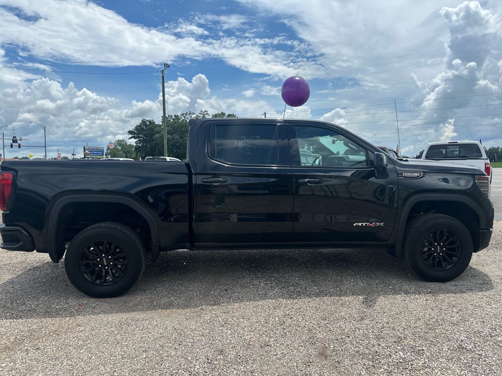 2022 GMC Sierra Image 2
