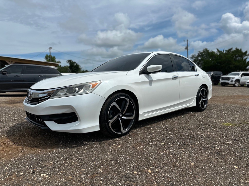 2017 Honda Accord Image 2