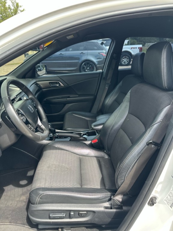 2017 Honda Accord Image 9
