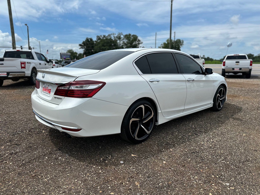 2017 Honda Accord Image 4