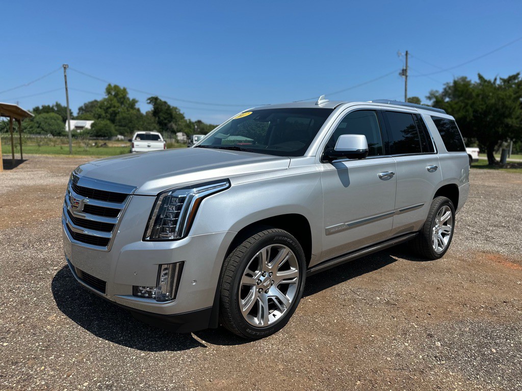 2017 Cadillac Escalade Image 2