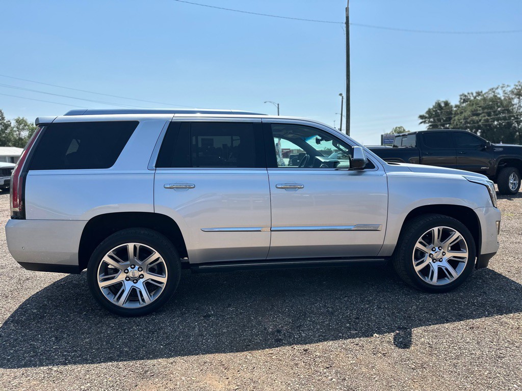2017 Cadillac Escalade Image 3