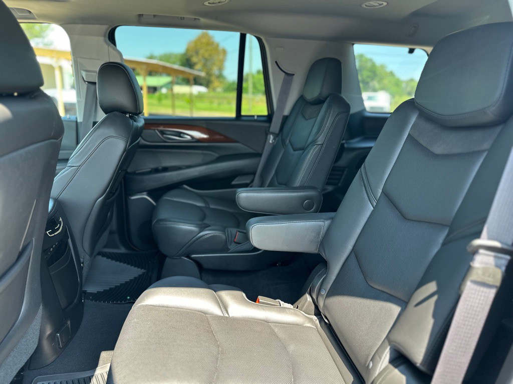 2017 Cadillac Escalade Image 10