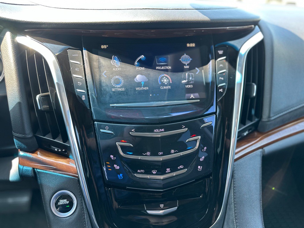 2017 Cadillac Escalade Image 17