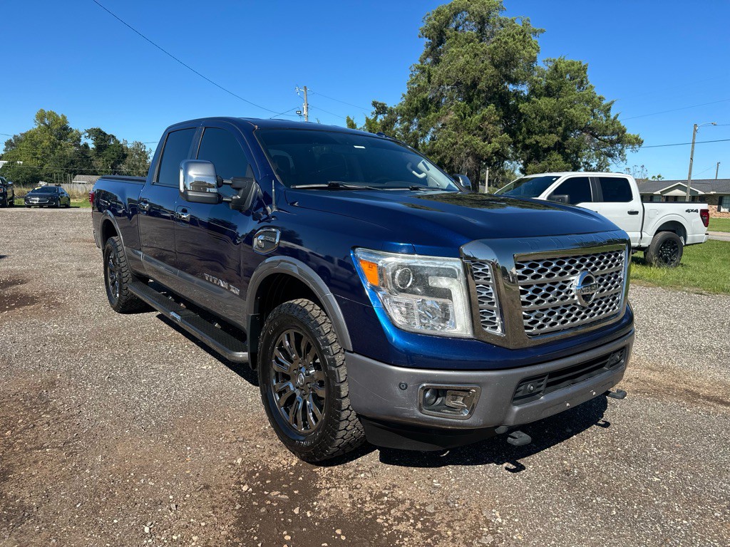 2017 Nissan Titan Image 1
