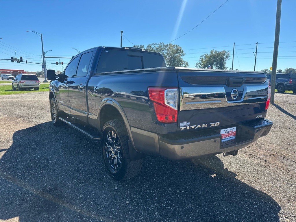 2017 Nissan Titan Image 3