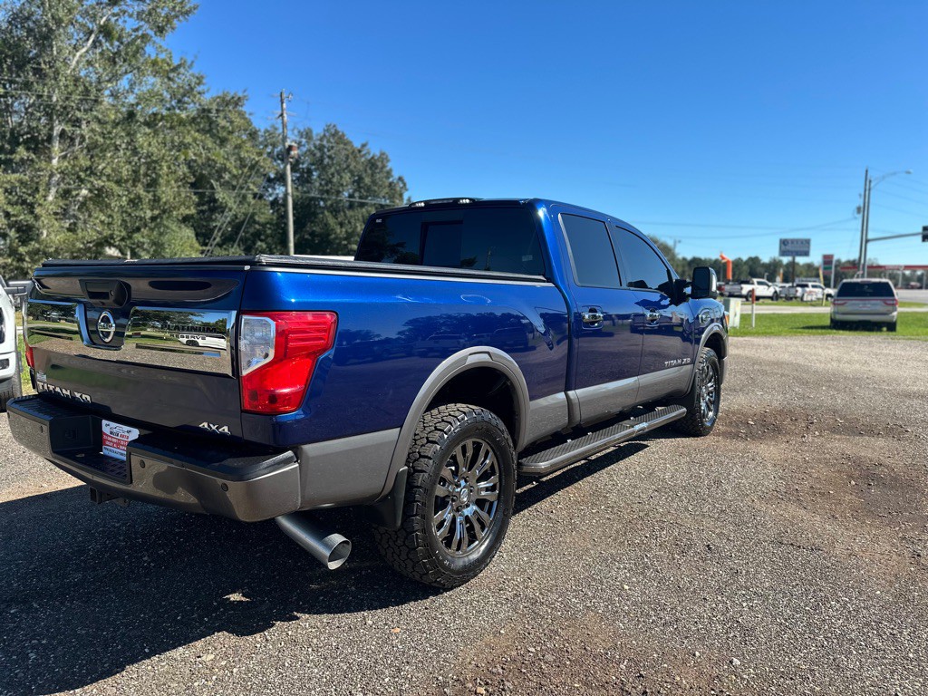 2017 Nissan Titan Image 4