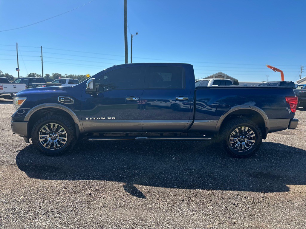 2017 Nissan Titan Image 5