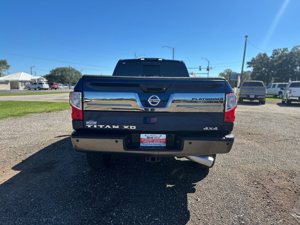 2017 Nissan Titan Image 8