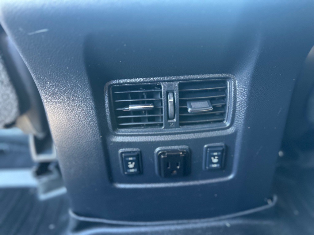 2017 Nissan Titan Image 12