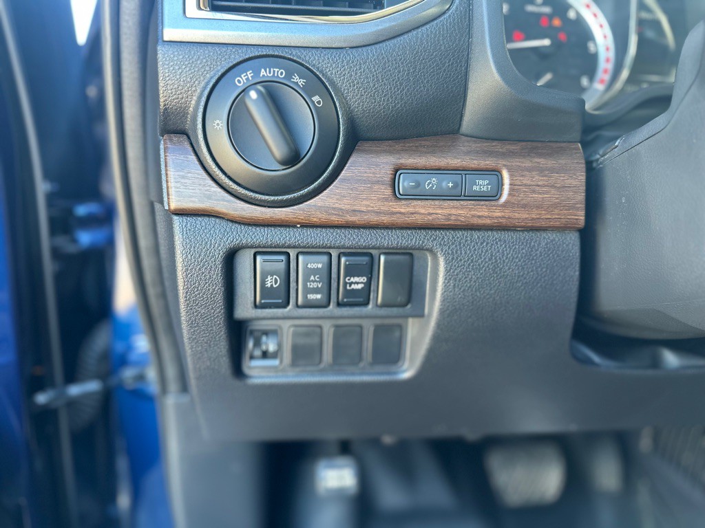 2017 Nissan Titan Image 13