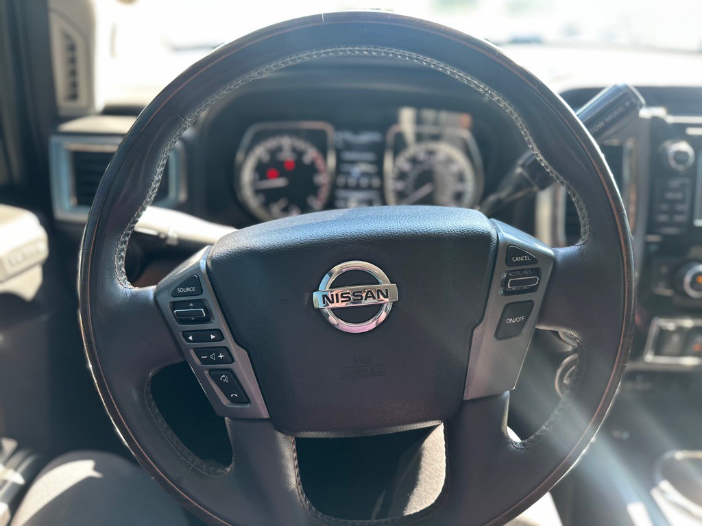 2017 Nissan Titan Image 15