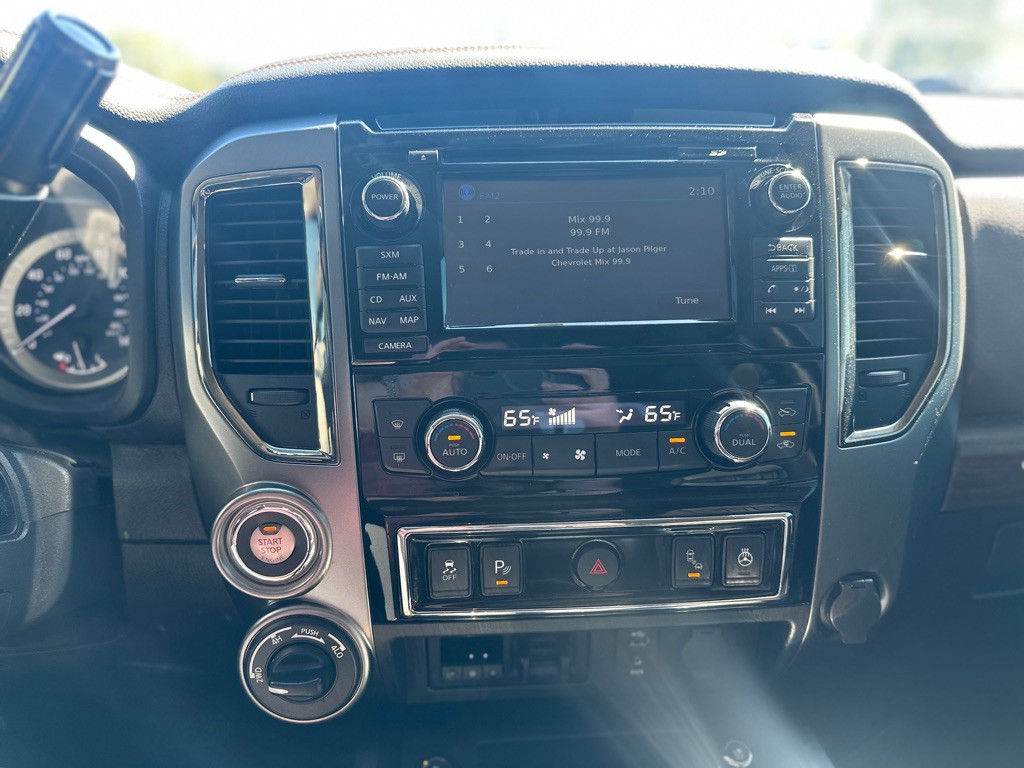 2017 Nissan Titan Image 16