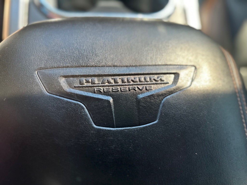 2017 Nissan Titan Image 17