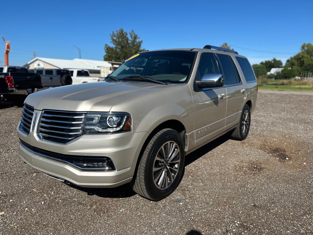 2017 Lincoln Navigator Image 2