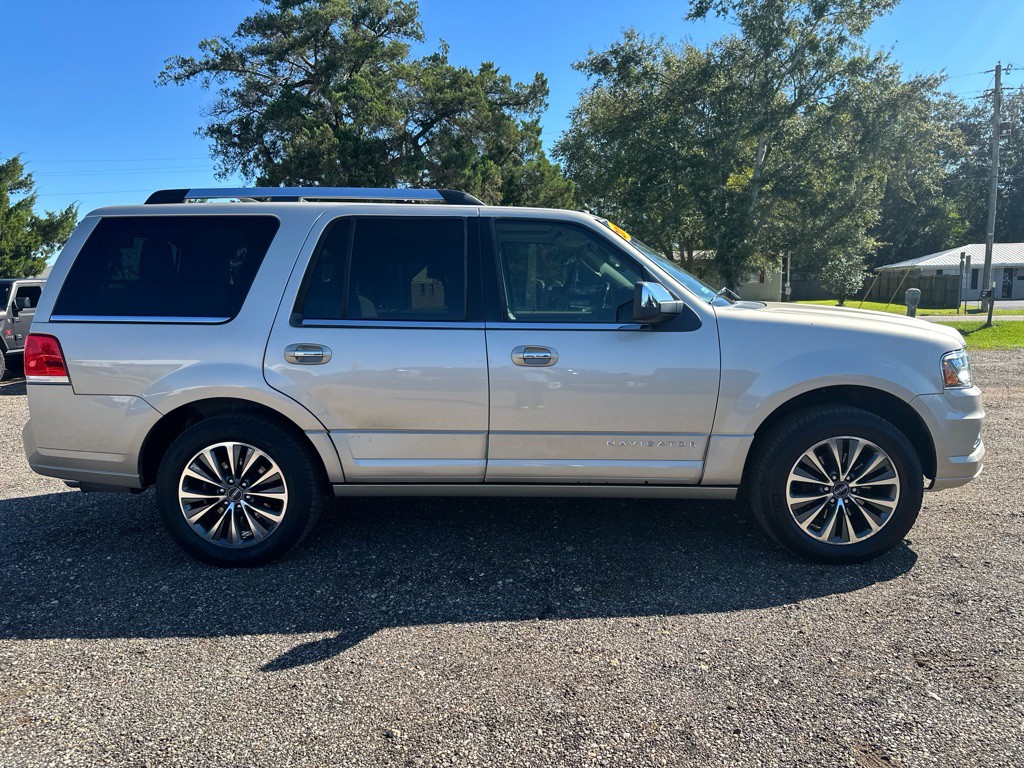 2017 Lincoln Navigator Image 6