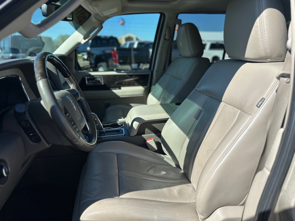 2017 Lincoln Navigator Image 9