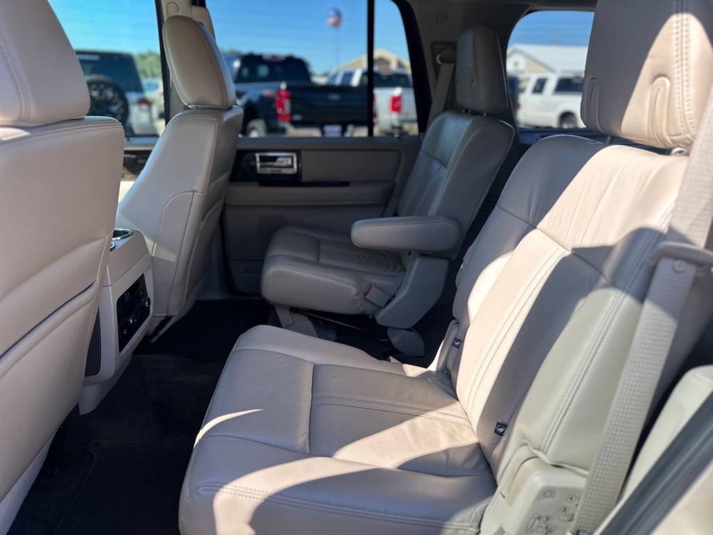 2017 Lincoln Navigator Image 10
