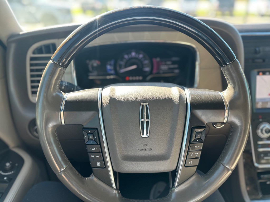 2017 Lincoln Navigator Image 15