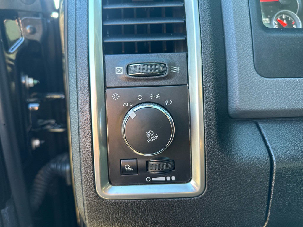 2014 RAM 1500 Image 12