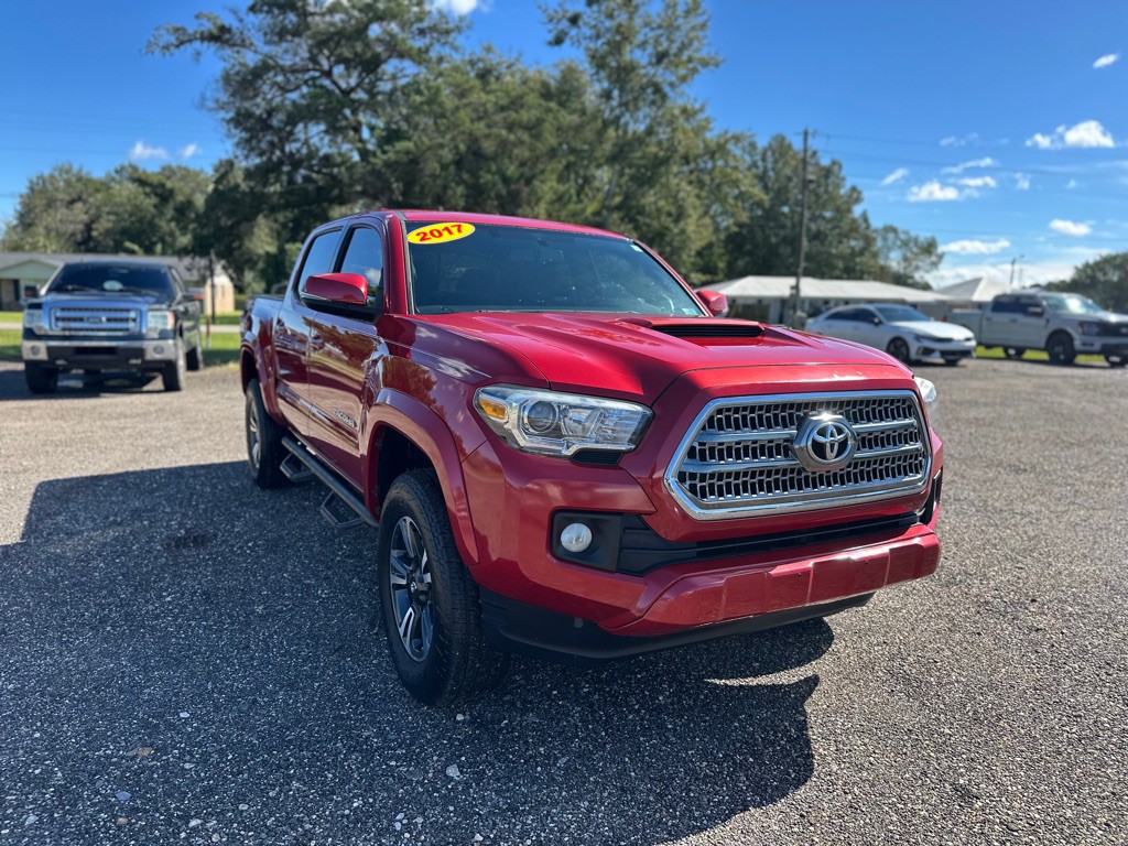2017 Toyota Tacoma Image 1