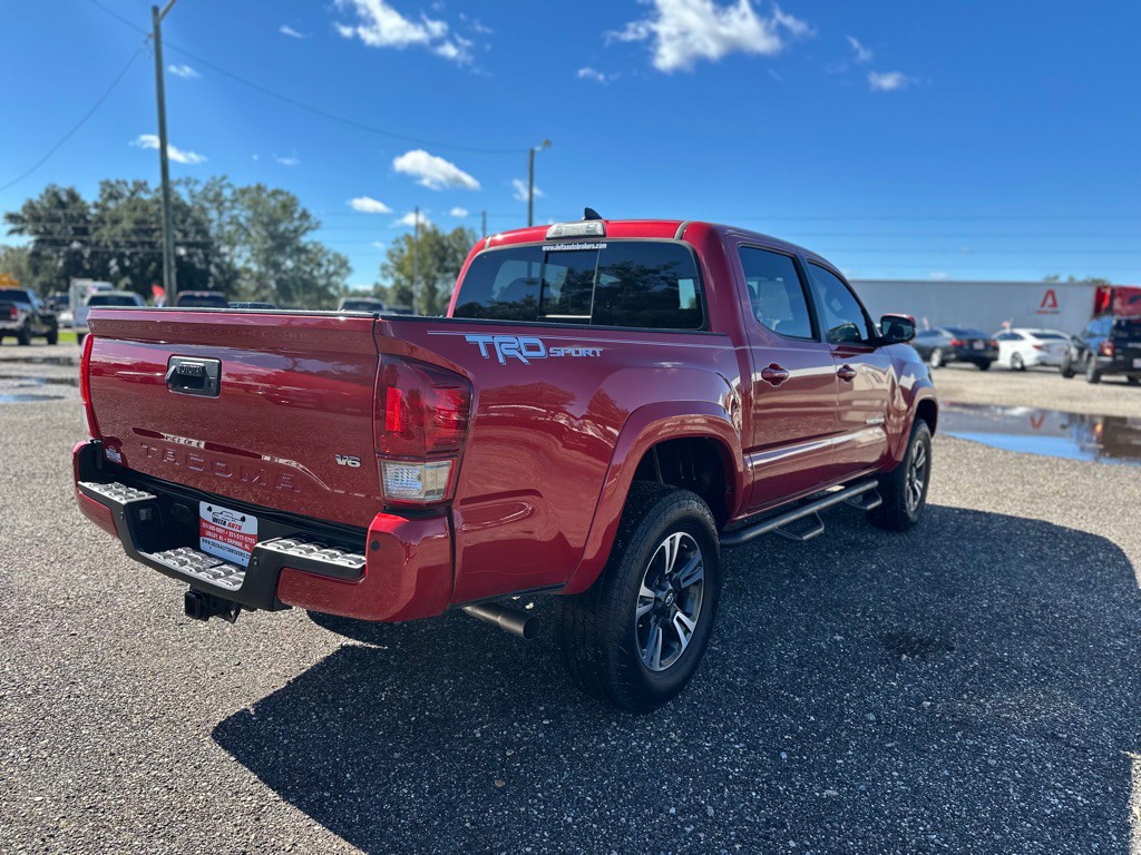 2017 Toyota Tacoma Image 4