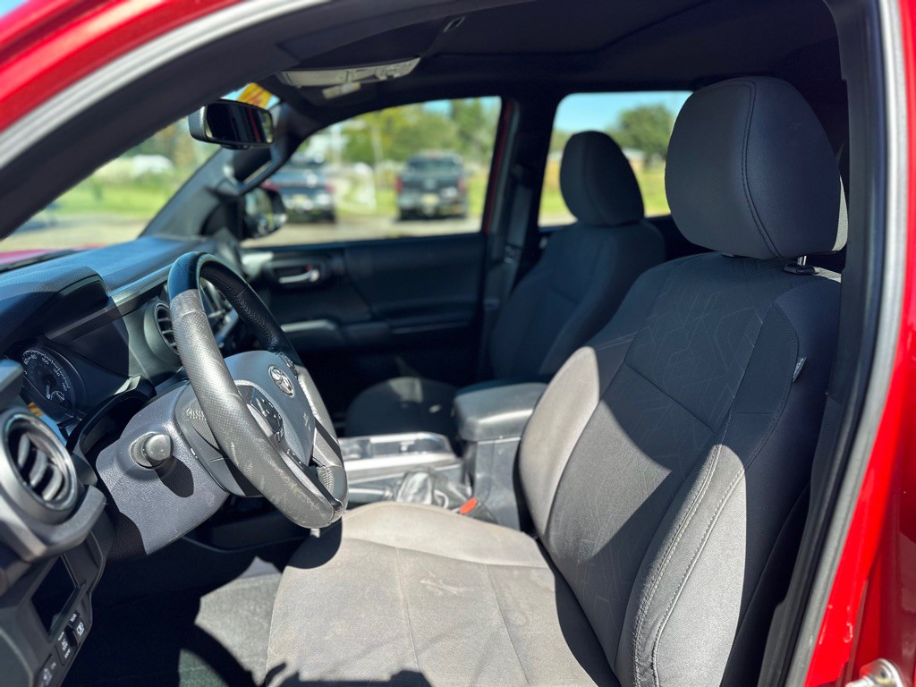 2017 Toyota Tacoma Image 9