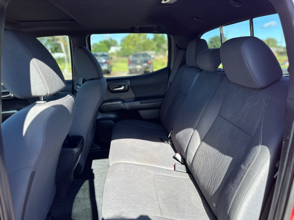 2017 Toyota Tacoma Image 10