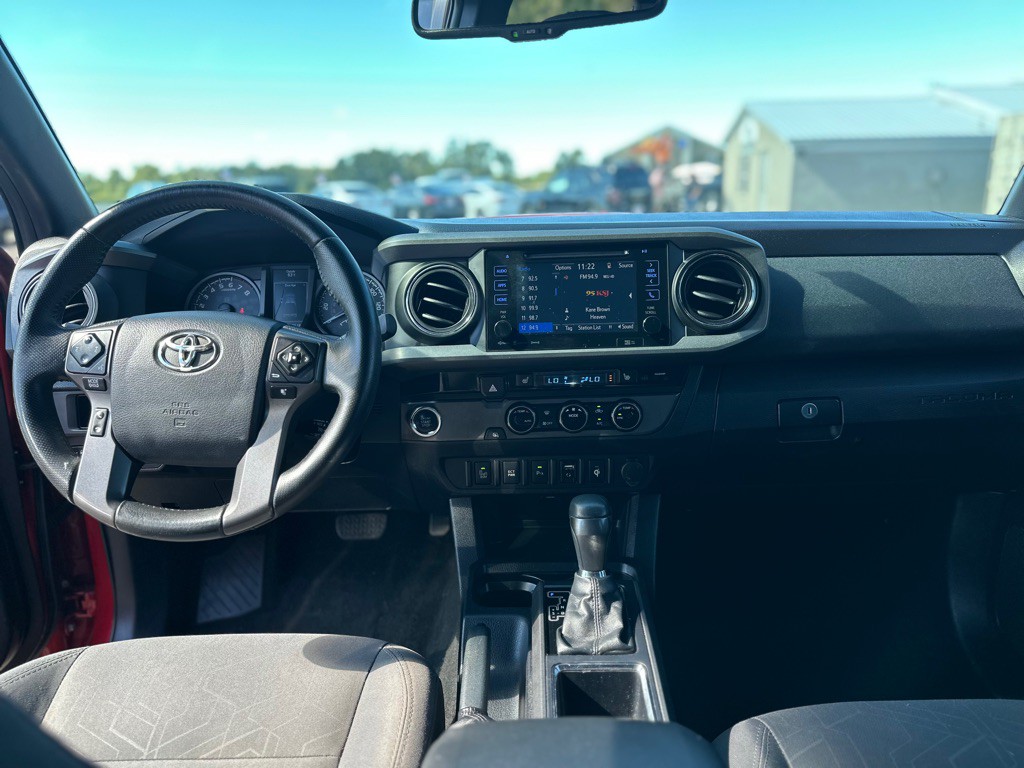 2017 Toyota Tacoma Image 11